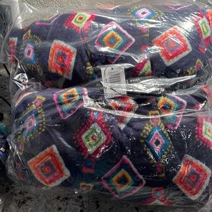 NWT Vera Bradley XL Throw in Mini Medallions
